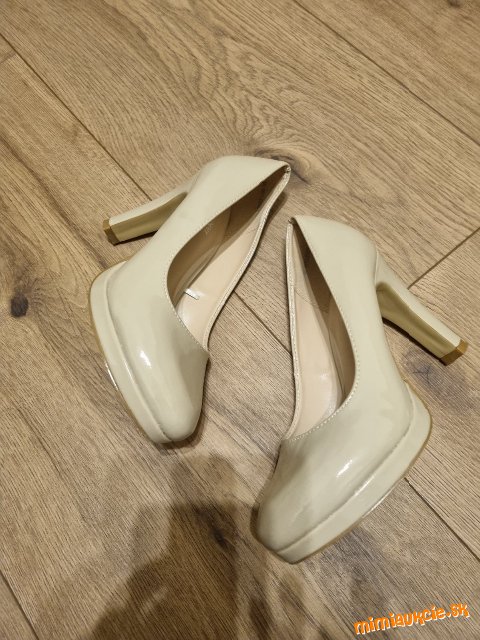 1x obuté lodičky Clara Barson veľ. 36