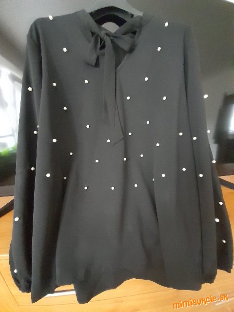Čierna blúzka s perličkami