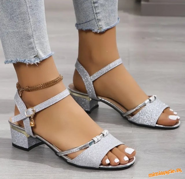 ELEGANTNE Strieborne sandaly***37***