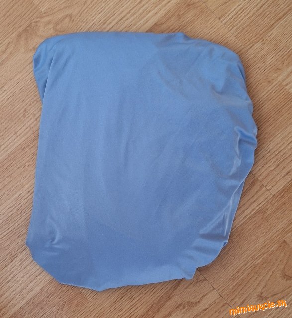 Plachta na dvojlôžkovú postel .