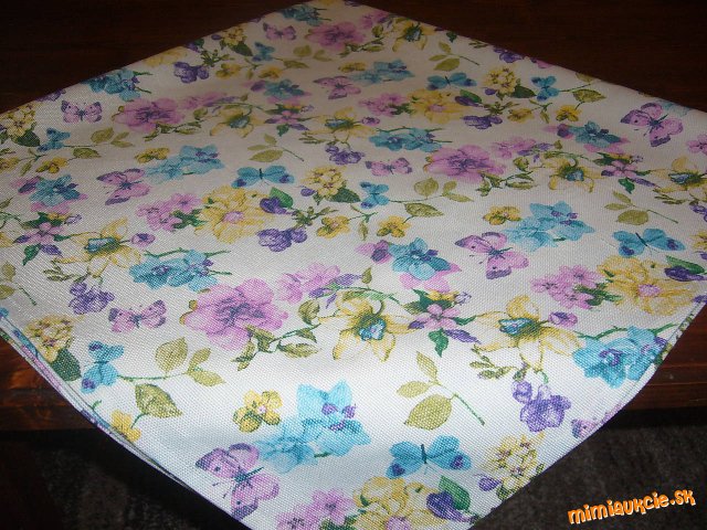 Obrus kvety a motýle 95x95