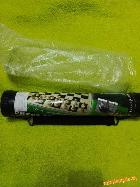 Sach v srubovacej pevnej tube