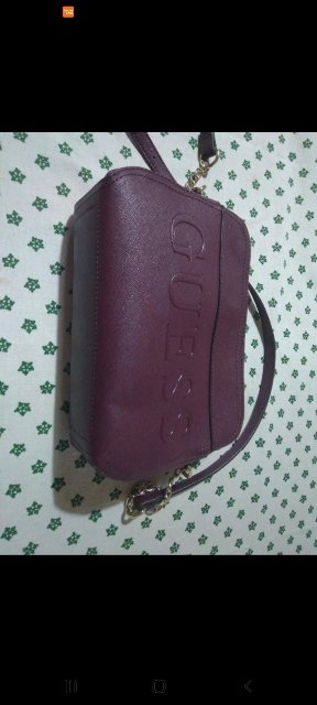 Guess krásna crossbody kabelka, bordová