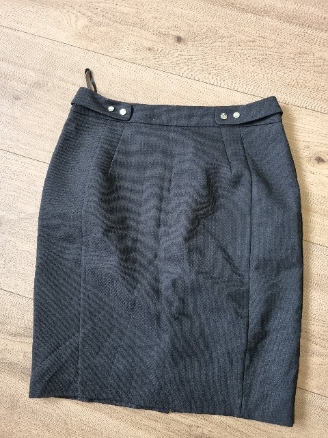 nová čierna biznis sukňa F&F veľ. 40