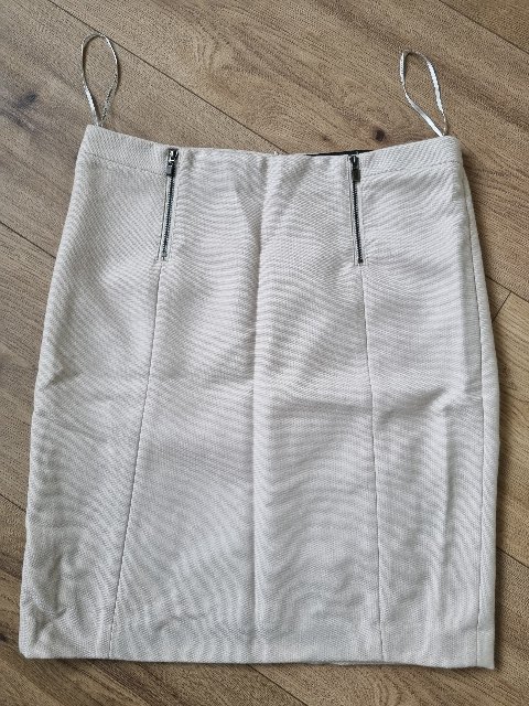 nová hrubšia krémová sukňa Reserved veľ. 42