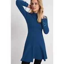 krásne modré denné šaty orsay