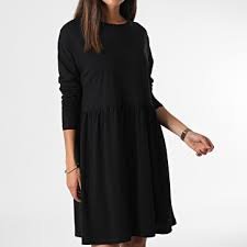 pohodlné čierne tunikové šaty Noisy May