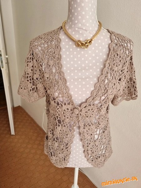 krémový háčkovaný svetrík s krátkym rukávom veľ. 40