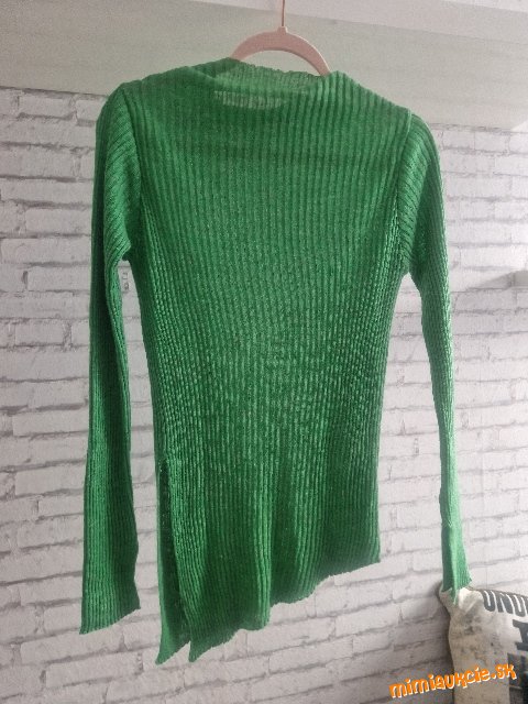 Nadherny kvalitny pulovrik, drahsej  znacky- top stav