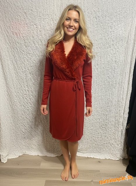 prekrásne burgunské pleteninové zavinovacie šaty trend one