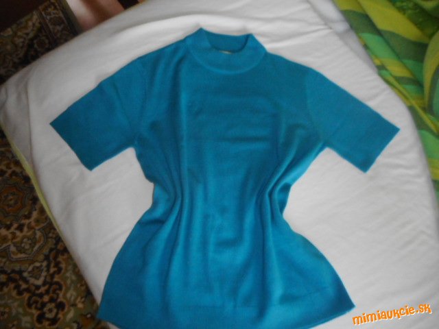 TOP - Svetrík so stojáčikom