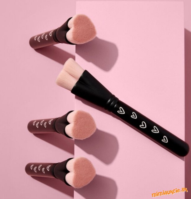 Ružový štetec na podkladovú bázu