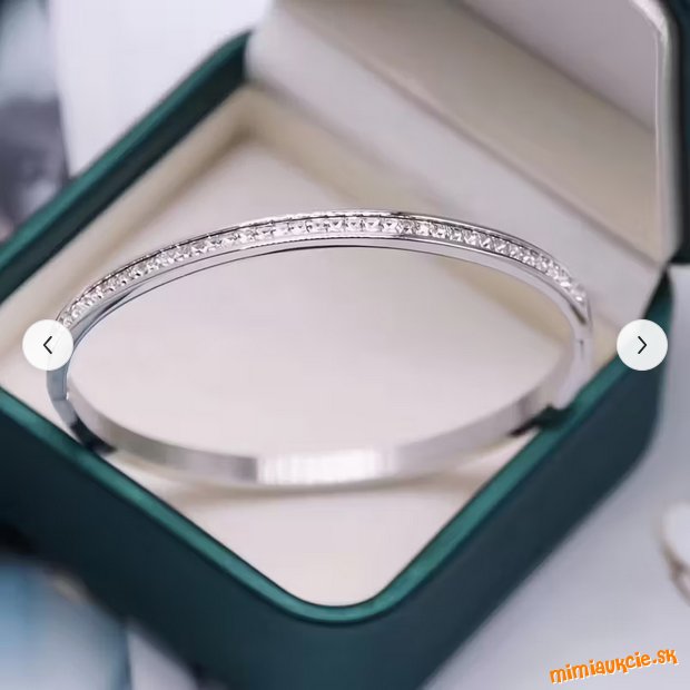 Krásny náramok z nerezovej ocele  strieborná farba