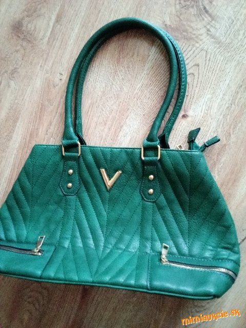 ....... kabelka......... zelená....... zaujímava....Vianoce sa blížia.....