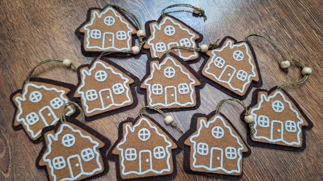 *** 10 ks filcové ozdoby*** pernikovy domček*** triedim materiál na moju handmade tvorbu***