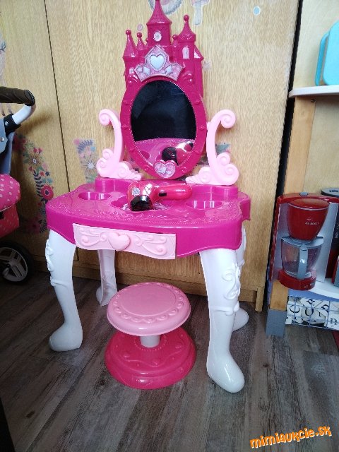 Detský kozmetický stolík