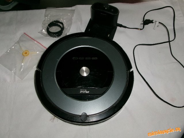 iROBOT ROOMBA robotický vysávač................PC: 350,- eur...................OD EURA