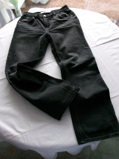 DÁMSKE džíny BERSHKA trendové.....................OD EURA - KP