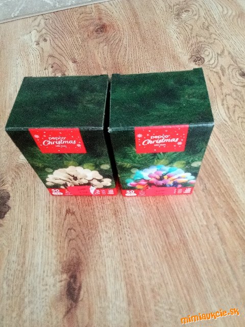 ....... vianočné sviečky..... farebné a biele..... 2 kusy....