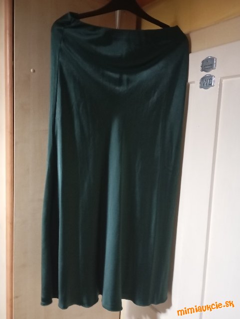 Tmavozelená satenova sukna velkost 42