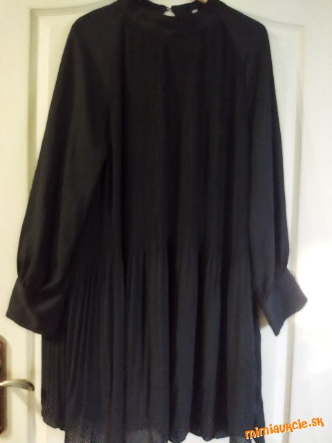 Krásne plisované šaty č. XXL