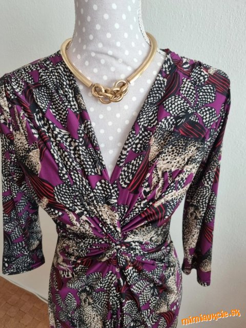 krásne farebné elastické šaty 38