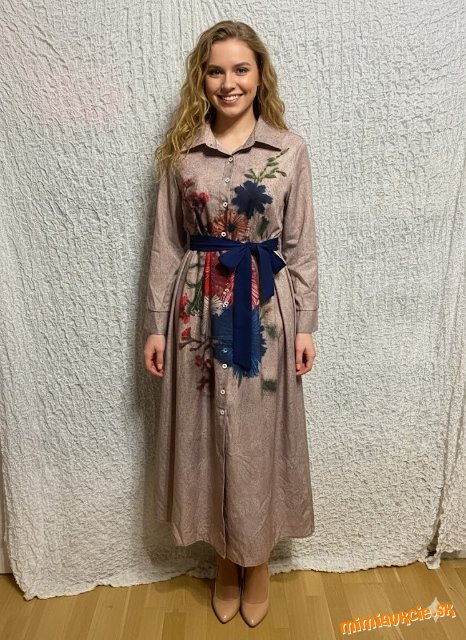 nádherné košeľové šaty s kvetovaným vzorom a opaskom