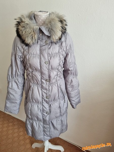 sivá páperová bunda s kožušinou z mývala veľ. 40