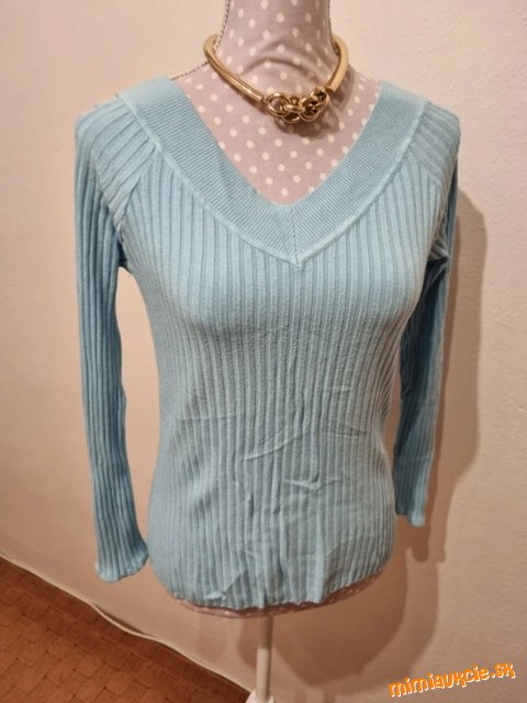 svetlomodrý sexi svetrík s otvormi na rukáve veľ. M