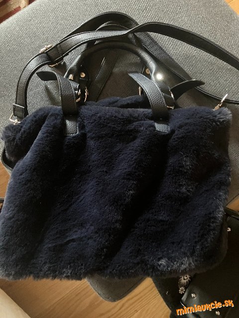 nádherná chlpatá kabelka