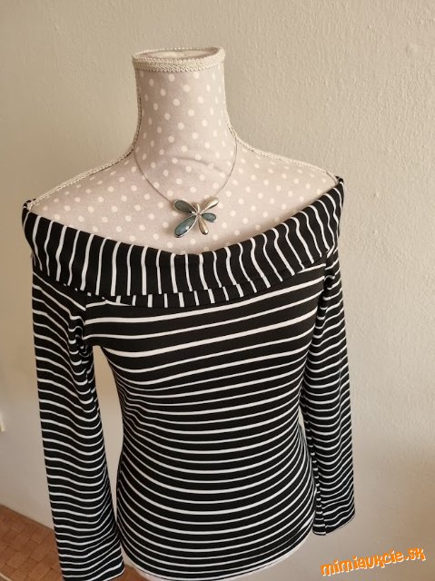 čierno-biely elastický top cez ramená veľ. M