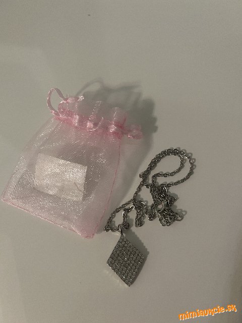 Retiezka s prívskom z krištalikmi