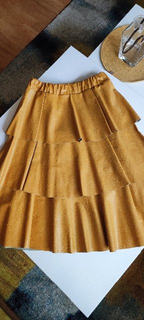 ITALY - dámska koženkové sukňa