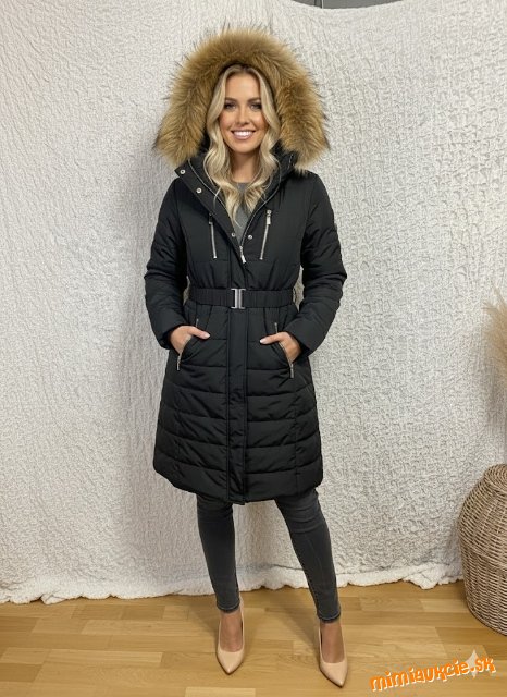 perfektná čierna prešívaná dlhá bunda kabát Jass s kusiskom pravej kožušiny
