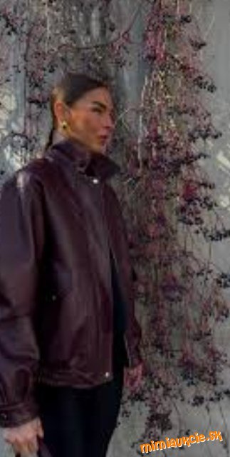 Krasna burgund kozenka s vysokym golierom, ako niva!