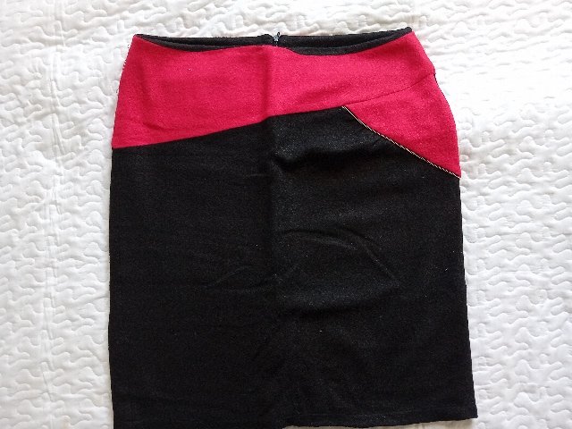 Čierno  červena  biznis sukňa  na zimu***44**