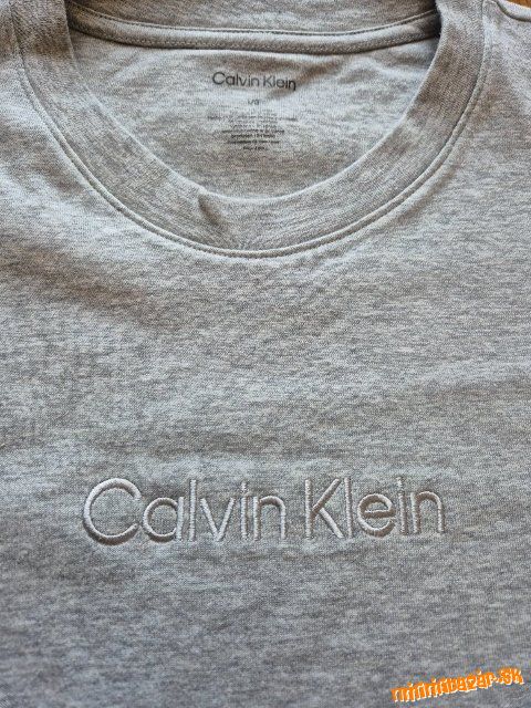 Calvin Klein mikina -s visackou