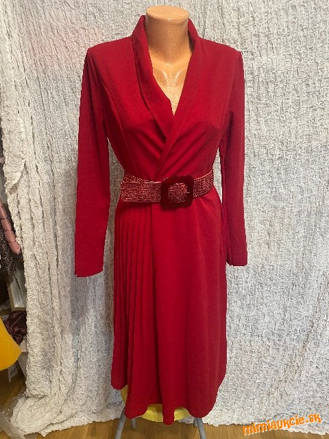 nádherné burgundské šaty s plisovanou časťou sukne shein