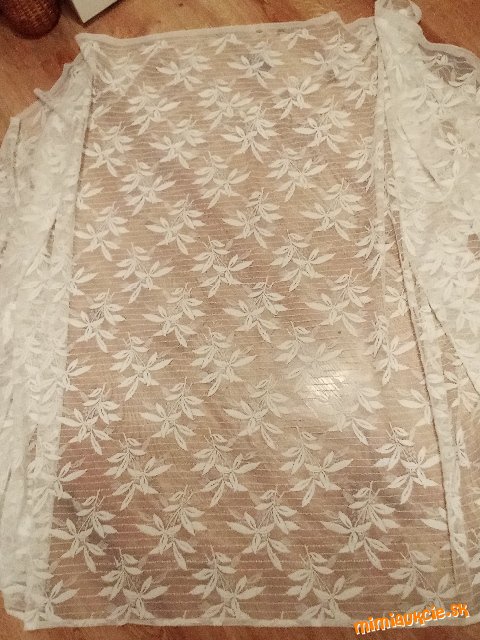 ........ záclona........ biela....... vyšívana......... 305 cm....