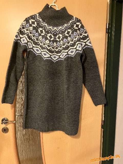 perfektné pletené šaty