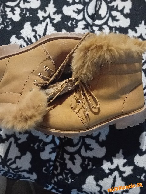 Dámske teplé topánky č 39