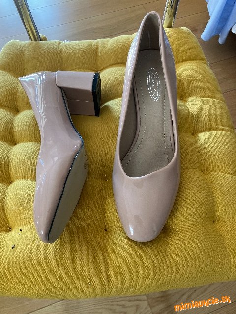 nádherné lakované  lodičky