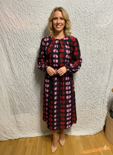 krásne čierno ružovo červené denné šaty