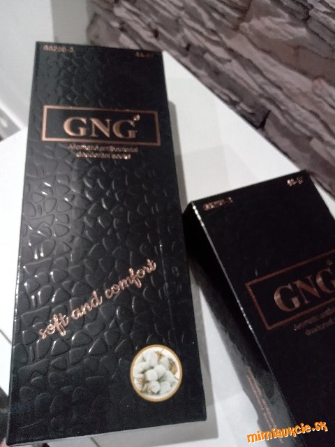 Darčekové balenie pánskych sviatočných ponožiek.