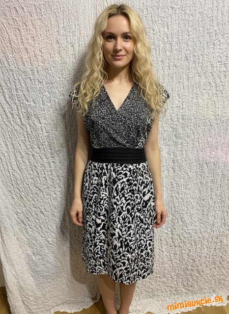 krásne čierno biele šaty so šerpovým pásom Esprit