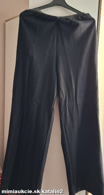 Dámske nohavice širšieho strihu vhodné aj ako elelgantné