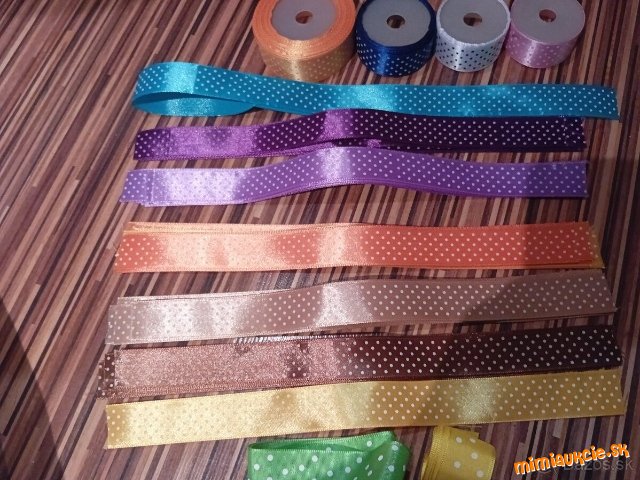Satenove bodkovane stuhy