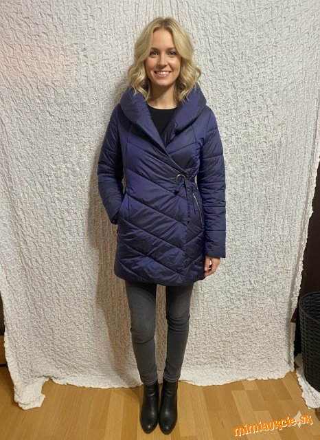 perfektná granátová modrá bunda s leskom Quiosque p.c. 90 eur