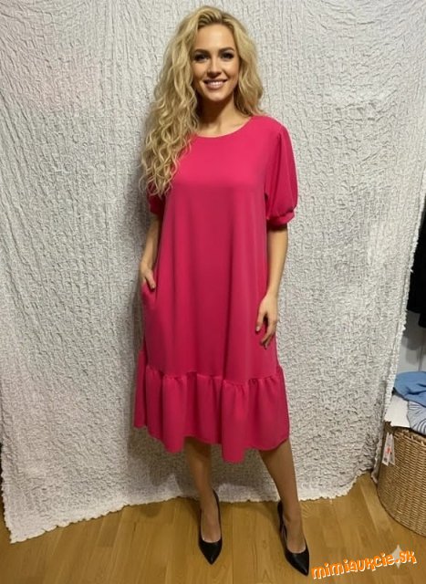 krásne fuchsiové sýte ružové šaty s volánom