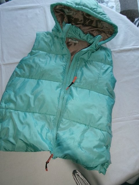 vesta H&M dievčenská............na 11-12 rokov..............OD EURA - VB